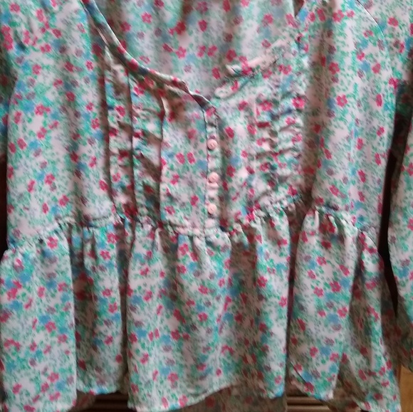 Woman's Blouse - Picture 3 of 4